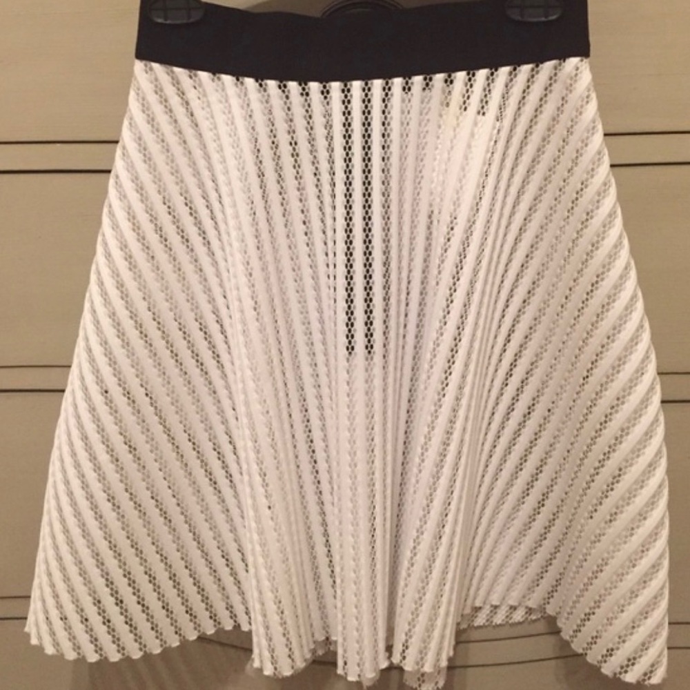 Milly Waffle Texture White Skirt with Black Band